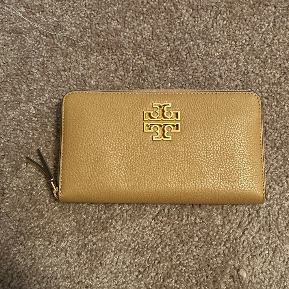 Tory Burch Britten Zip Continental Wallet